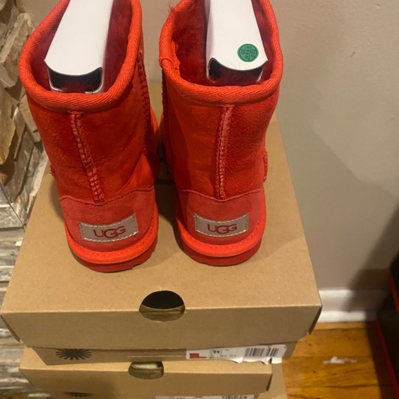 New Kids Authentic Ugg boots - Picture 5 of 5